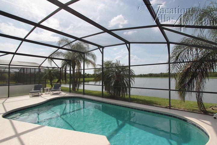 vacation home rentals and villas in Orlando with lake view.